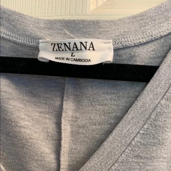 Zenana Gray V-Neck Top with Leopard Pocket Large - Picture 3 of 4